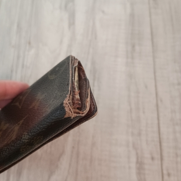 LOUIS VUITTON Monogram Multicles 6 Key Case - Picture 3 of 11